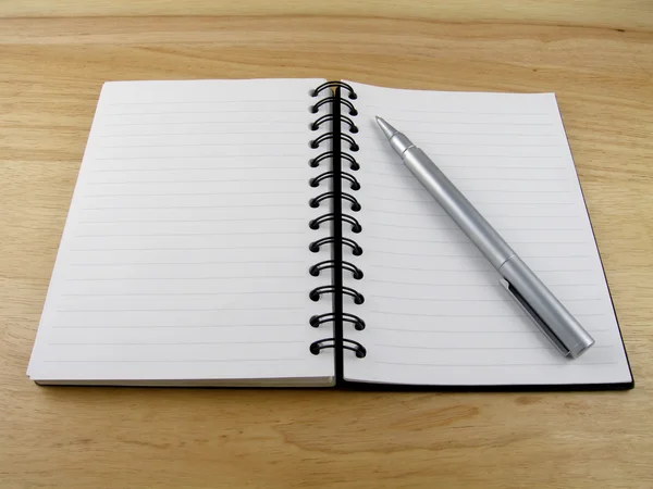 Notebook ve kalem — Stok fotoğraf