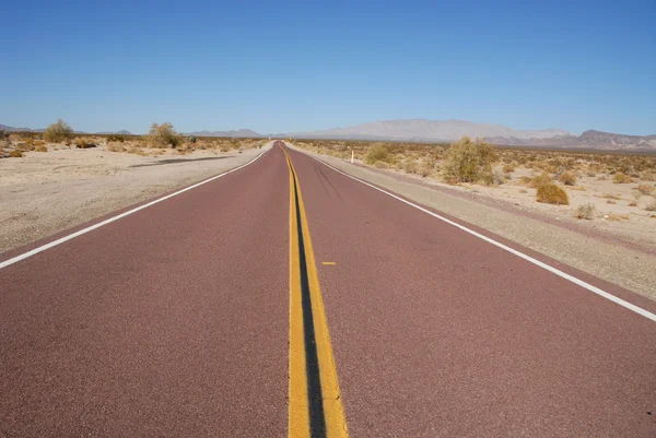 Одинокое шоссе — стоковое фото