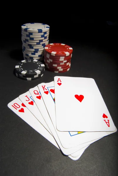 Poker fişleri ve kartları — Stok fotoğraf