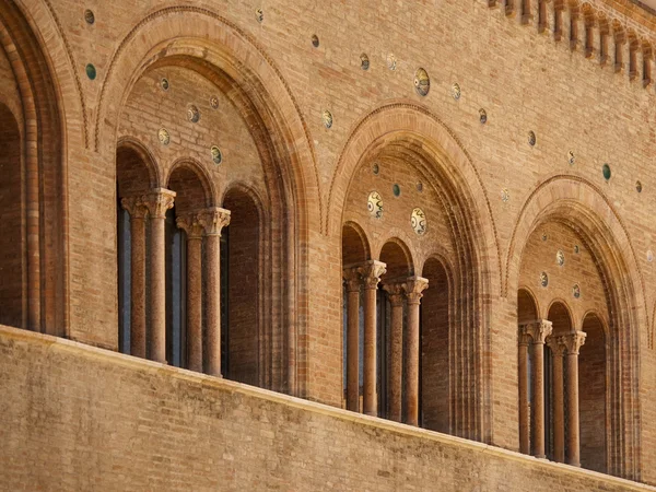 Arquitectura románica en parma italia — Foto de Stock