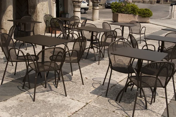 Fém szék és asztal: bár étterem — Stock Fotó