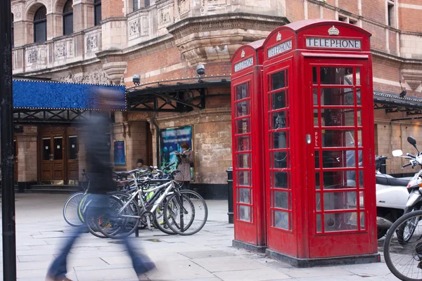 Londra'nın kırmızı telefon kutuları — Stok fotoğraf