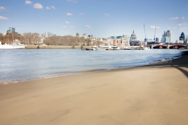 Londyn miasta plaży nasyp — Zdjęcie stockowe