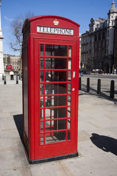Piros telefonfülke, london — Stock Fotó