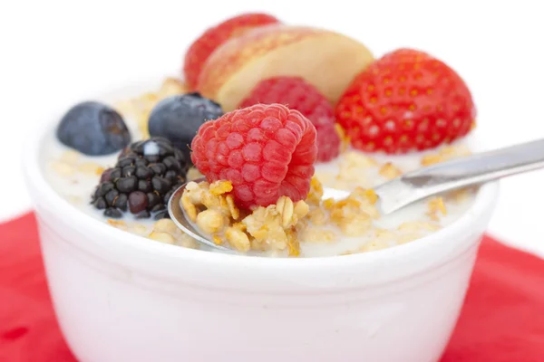 Hälsosamma flingor och frukt frukost — Stockfoto