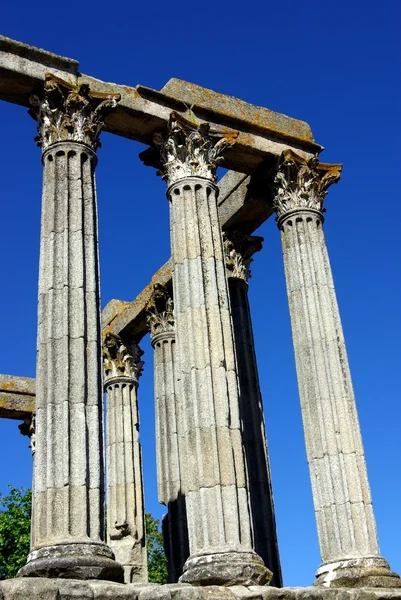 Руины римского храма — стоковое фото