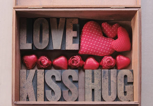Amor abrazo beso corazones —  Fotos de Stock