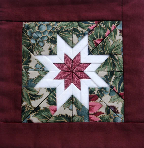 Quilt star maroon — Stock Photo, Image