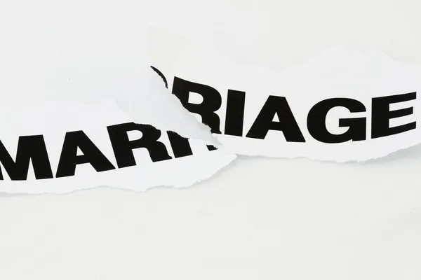 Marriage torn apart — Stock Photo, Image