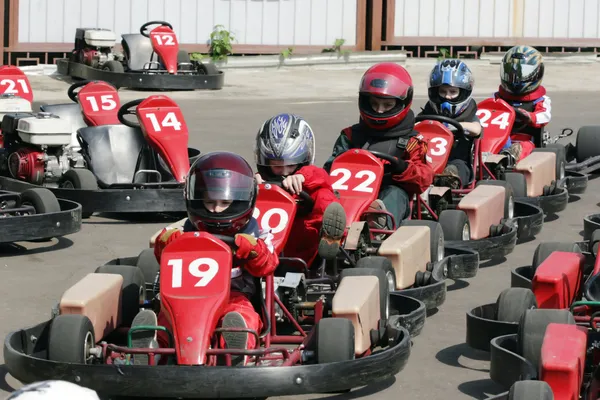 Começa. Go-Kart corrida para crianças — Fotografia de Stock