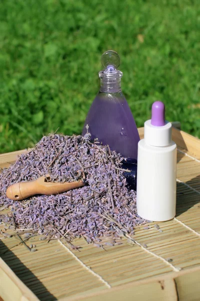 Ätherisches Lavendelöl und -gel — Stockfoto