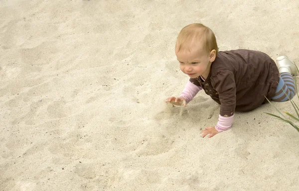 Criança na praia . — Fotografia de Stock