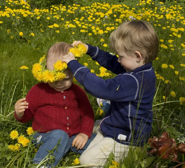 Children and flowers — Stock Photo, Image