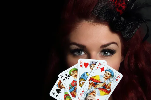 玩纸牌的女人 — 图库照片