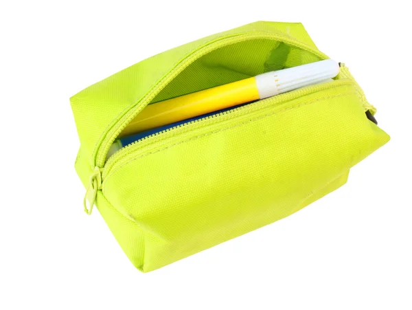 Küçük çanta ile renkli işaretleyicileri — Stok fotoğraf