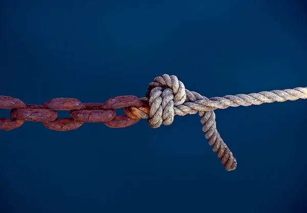 Rope and chain — Stock Photo, Image