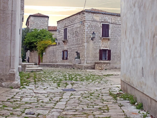 Rua na antiga cidade de Osor — Fotografia de Stock
