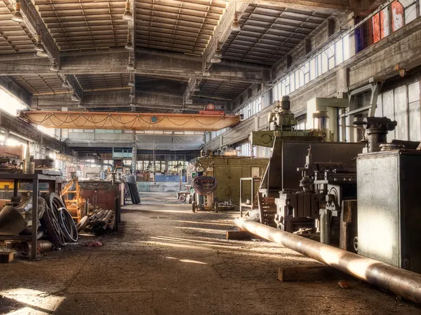 Dentro de uma antiga fábrica — Fotografia de Stock