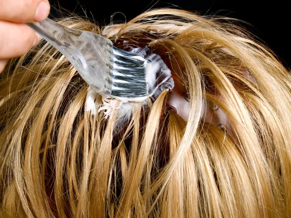 Tingimento de cabelo — Fotografia de Stock