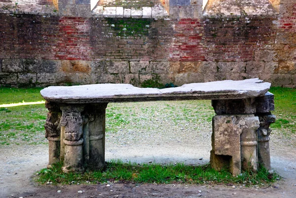 O altar da Abadia de San Galgano — Fotografia de Stock