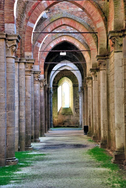 Die ruinen der abtei von san galgano (toskana)) — Stockfoto