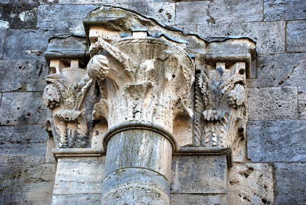 Antica colonna dell'Abbazia di San Galgano — Foto Stock