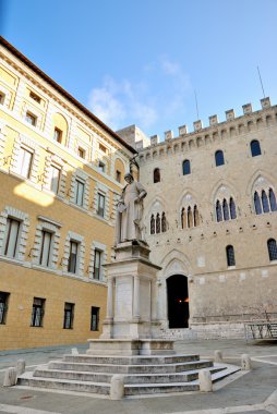 Piazza Salimbeni (Siena)