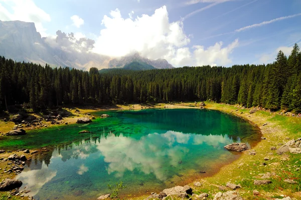 Lago alpino (Italia) ) — Foto de Stock