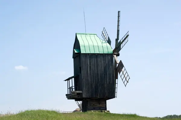 El molino de viento — Foto de Stock