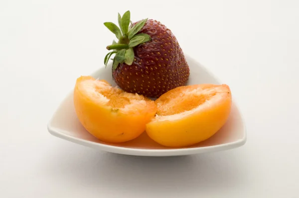 살구와 딸기 — 스톡 사진