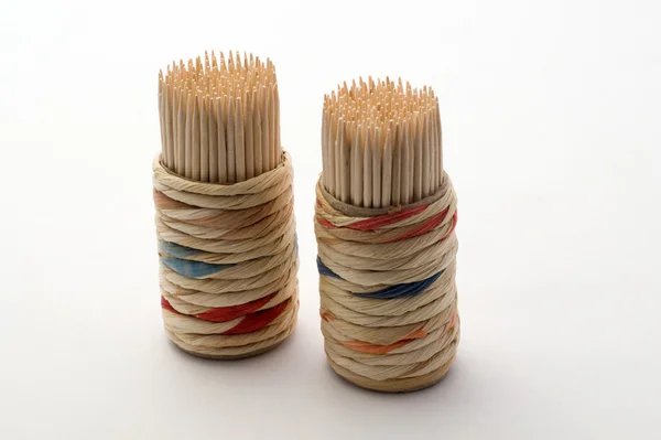 Деревянные палочки для чистки зубов — стоковое фото