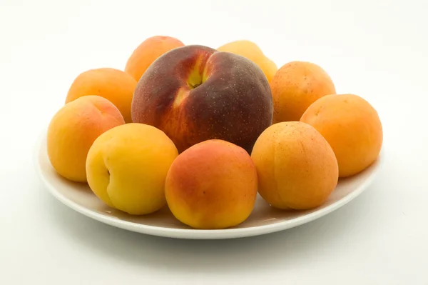 Apricots and peach — Stock Photo, Image