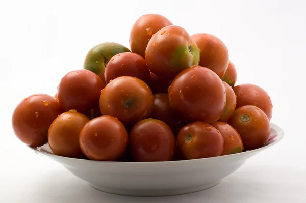 Tomater på en tallrik — Stockfoto