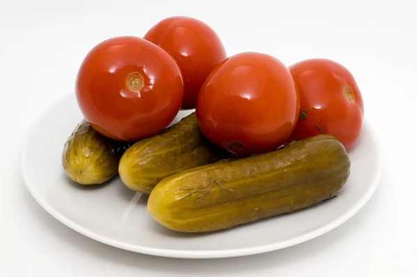 Domowe solone pomidory i ogórek — Zdjęcie stockowe