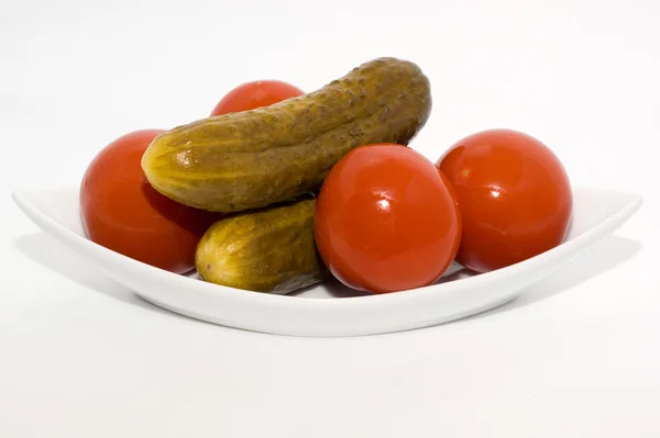 Domowe solone pomidory i ogórek — Zdjęcie stockowe
