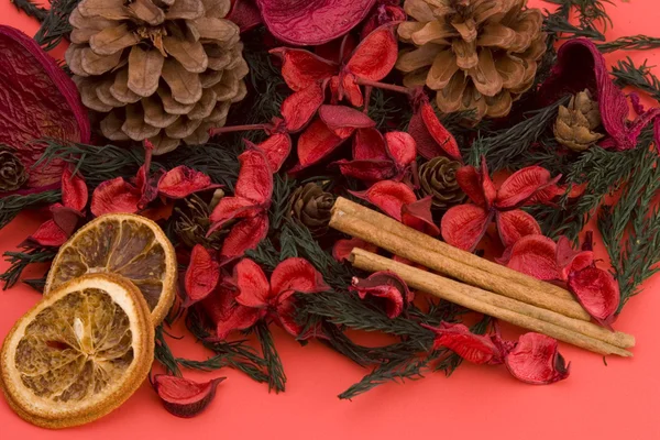 Mandarin,Cloves & Cinnamon pot pourri — Stock Photo, Image