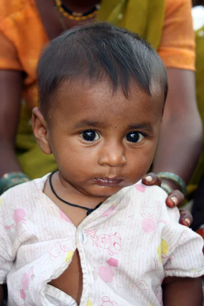 빈곤에 있는 아기 — 스톡 사진
