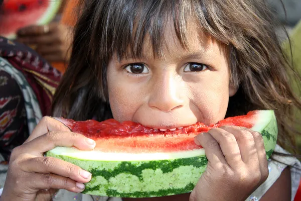 Poor Girl Eating Melon — Stock Photo, Image