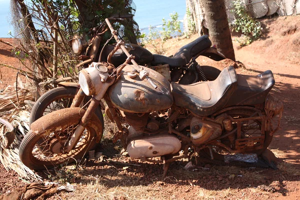 役に立たないの古いバイク — ストック写真