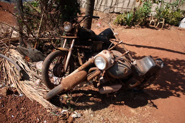 錆びたバイク — ストック写真