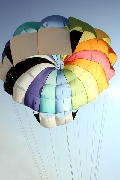 Färgglad fallskärm — Stockfoto