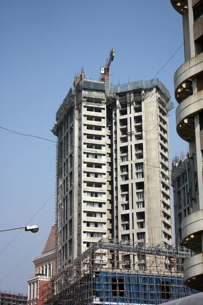 Yüksek bina yapım aşamasında — Stok fotoğraf
