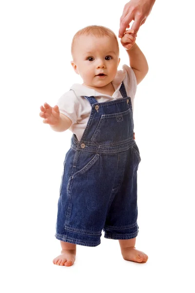 Niño pequeño en jeans con la mano de mamá —  Fotos de Stock