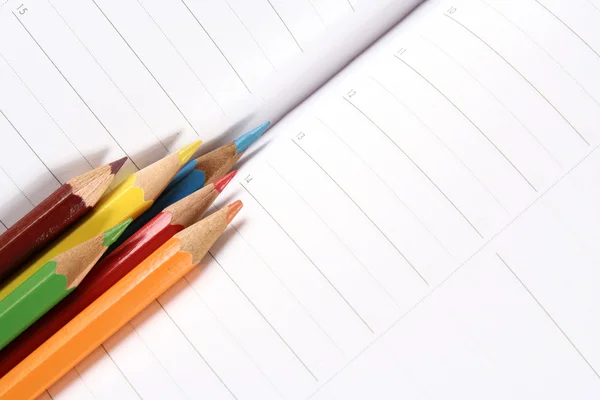 彩色铅笔和议程 — 图库照片