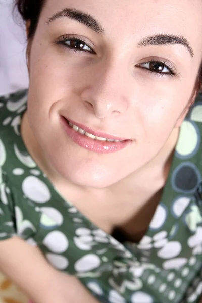 Lächelnde junge Frau. — Stockfoto