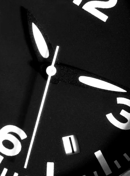 Relógio preto e branco . — Fotografia de Stock
