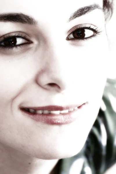 Glimlachende jonge vrouw. — Stockfoto