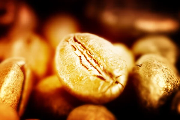 Ароматні смажені кавові зерна — стокове фото
