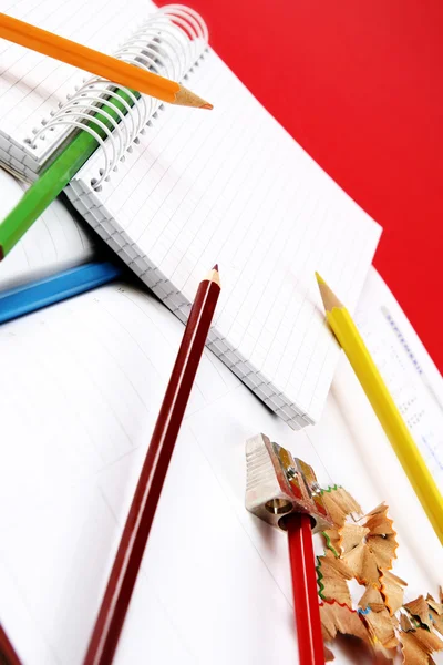 Farbują ołówek i porządek obrad — Zdjęcie stockowe