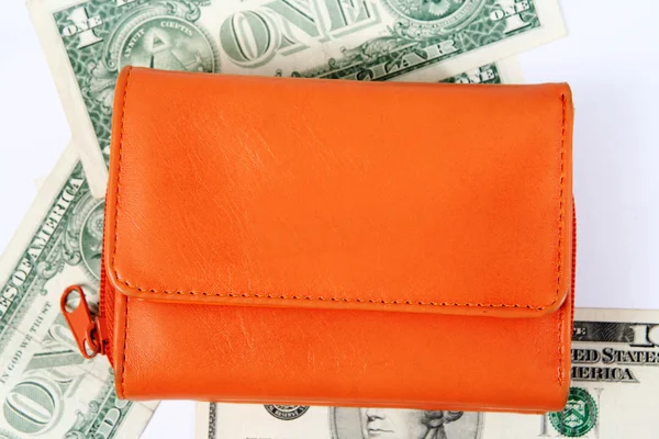 Оранжевый кожаный кошелек — стоковое фото
